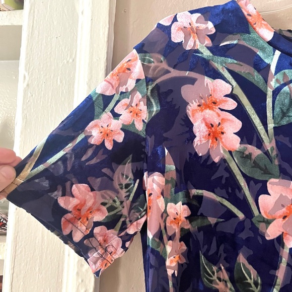 🆕 Zara • blue & pink floral print velvet short sleeve blouse top - Picture 9 of 16